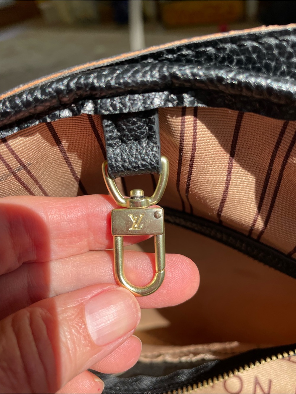 Large black tote/handbag.   Signs of use - Picture 2 of 14